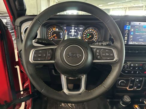 Used 2025 Jeep Wrangler Unlimited Sahara AWD/4WD image 14