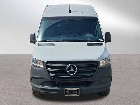 Used 2024 Mercedes-Benz Sprinter 2500 image 8