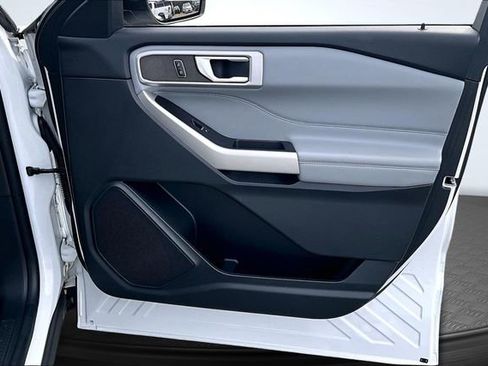 Used 2021 Ford Explorer XLT w/ Equipment Group 202A image 29