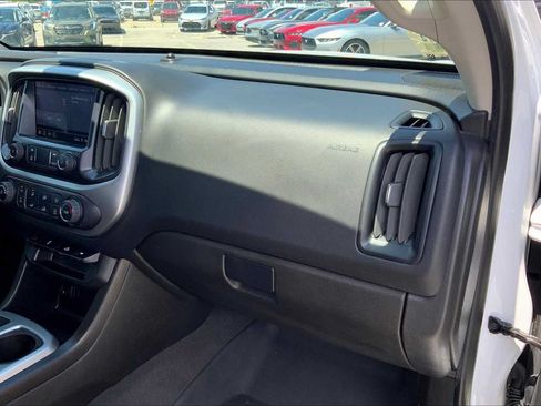 Used 2022 Chevrolet Colorado LT w/ LT Convenience Package AWD/4WD image 19