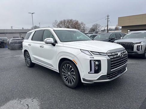 Used 2023 Hyundai Palisade Calligraphy image 3