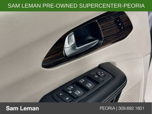 Used 2024 Chrysler Pacifica Limited w/ Trailer Tow Group FWD image 18