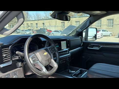 Used 2025 Chevrolet Silverado 3500 LTZ w/ LTZ Plus Package image 9