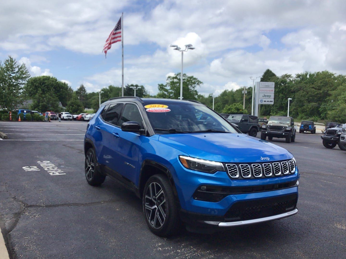 Certified 2025 Jeep Compass Limited w/ Elite Group AWD/4WD image 3