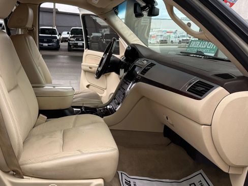 Used 2008 Cadillac Escalade AWD image 18
