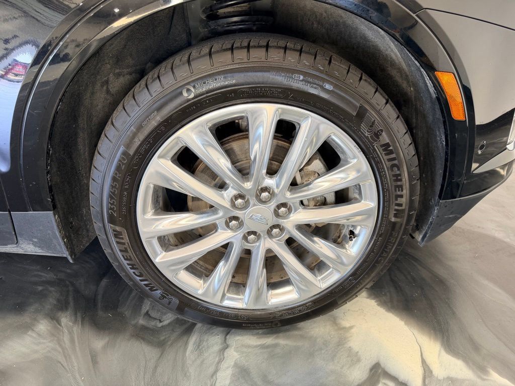 Used 2018 Cadillac XT5 Platinum w/ Driver Assist Package AWD/4WD image 25