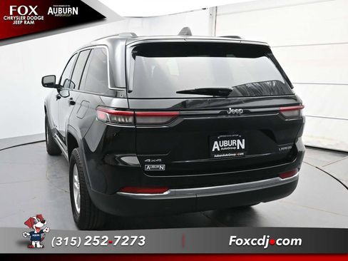 Used 2023 Jeep Grand Cherokee Laredo w/ Luxury Tech Group I image 11