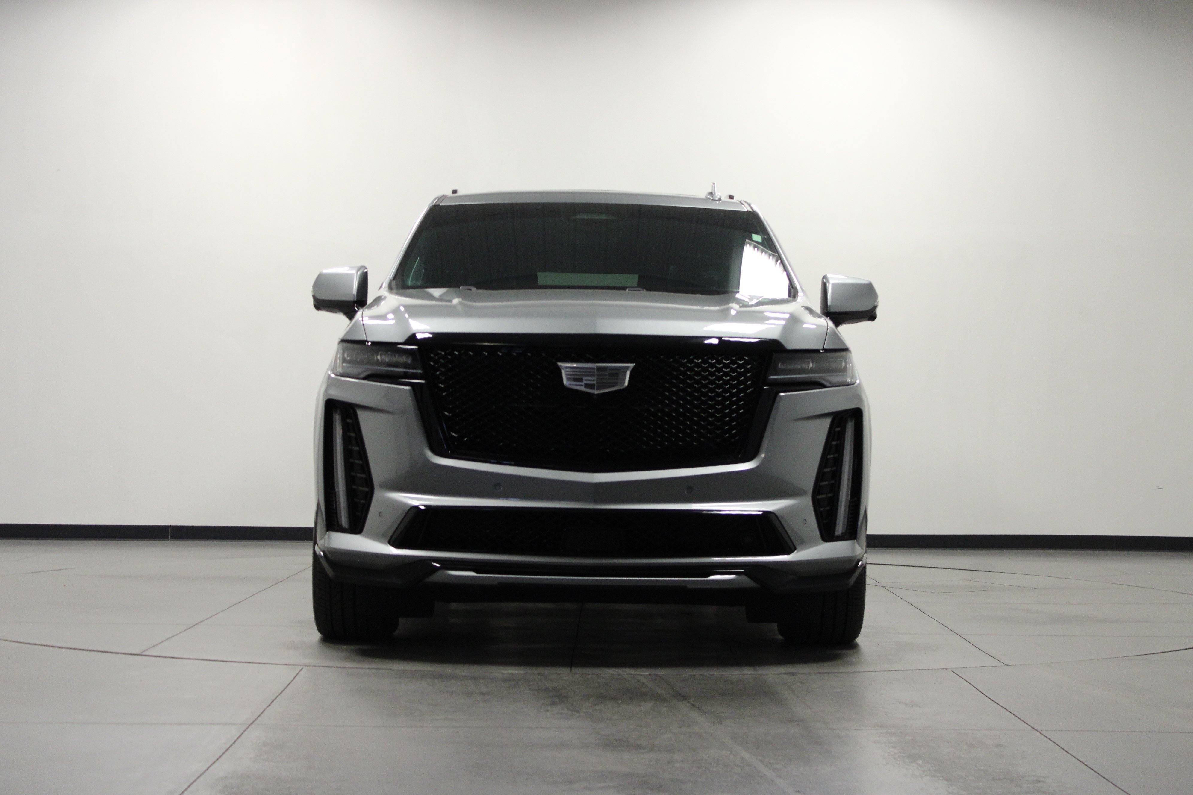Used 2023 Cadillac Escalade ESV V AWD/4WD image 9