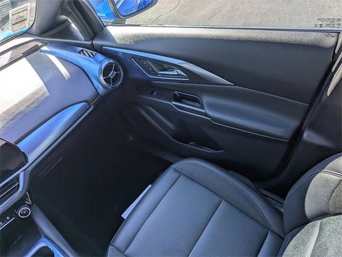 Used 2025 Chevrolet Equinox EV LT w/ Convenience Package image 17