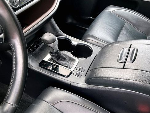 Used 2019 Toyota Highlander XLE image 13