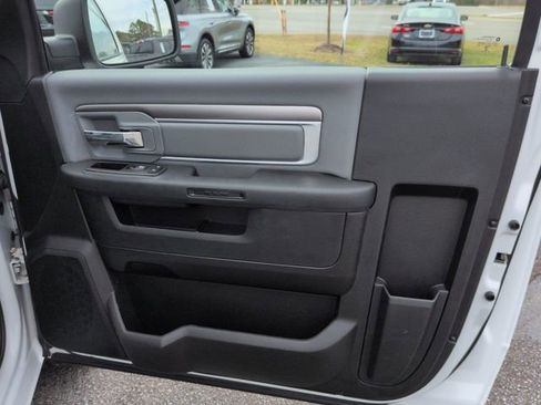 Used 2022 RAM 1500 Classic SLT image 45