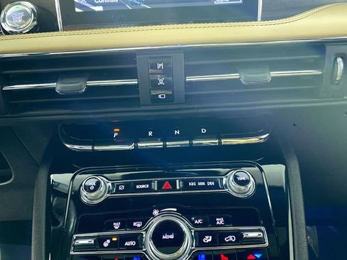 Used 2021 Lincoln Corsair Reserve w/ Equipment Group 201A image 16