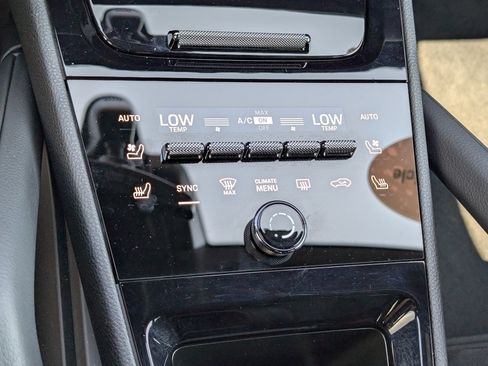 Certified 2025 Porsche Cayenne image 18