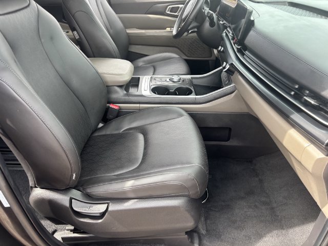 Used 2026 Kia Carnival LXS FWD image 11
