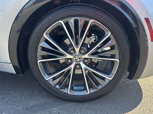 Used 2025 Toyota Prius XLE image 9