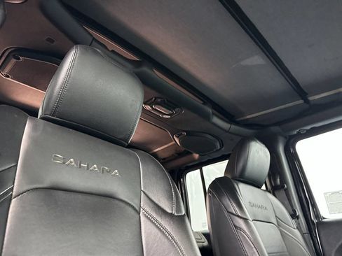 Used 2023 Jeep Wrangler Unlimited Sahara AWD/4WD image 16