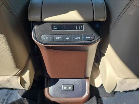 Used 2022 Toyota Highlander XLE image 13