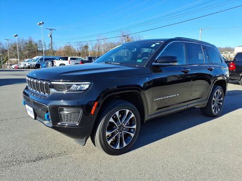 Used 2023 Jeep Grand Cherokee Overland w/ Luxury Tech Group IV image 8