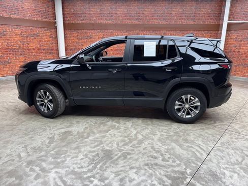 Used 2025 Chevrolet Equinox LT w/ Safety and Technology Package image 2