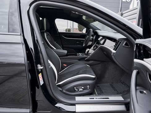 Used 2025 Bentley Flying Spur Plug-In Hybrid image 25