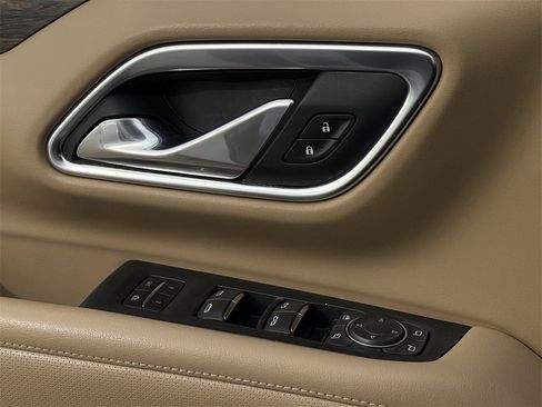 Used 2021 Chevrolet Tahoe Premier w/ Premium Package image 21