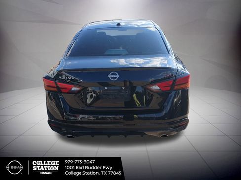 Used 2024 Nissan Altima 2.5 SR w/ SR Premium Package image 3