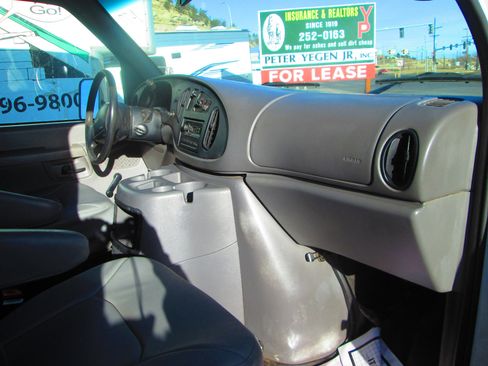 Used 2002 Ford E-450 and Econoline 450 image 10