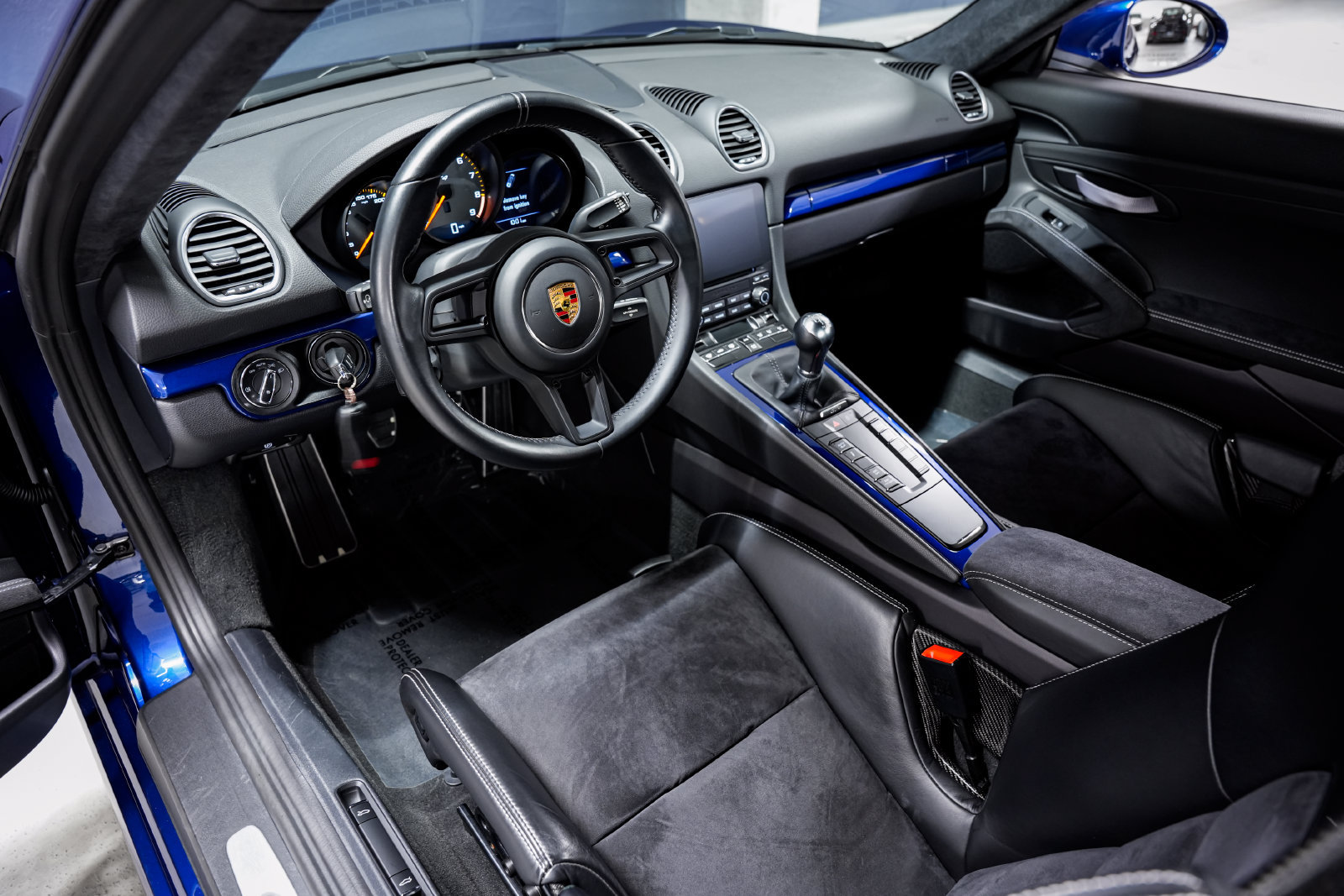 Used 2020 Porsche 718 Cayman GT4 RWD image 9