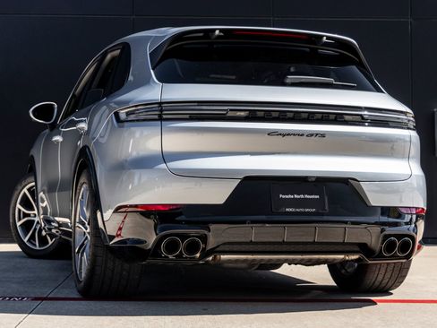 Certified 2025 Porsche Cayenne GTS AWD/4WD image 3