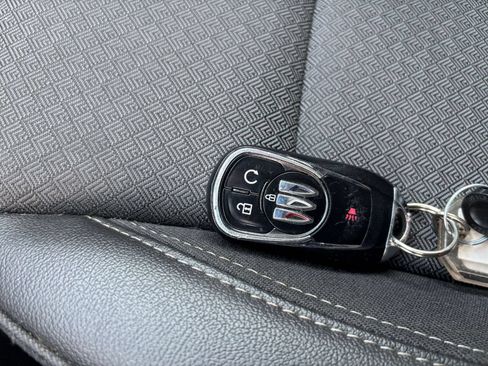Used 2025 Buick Encore GX Preferred AWD/4WD image 21