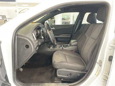 Used 2019 Dodge Charger SXT image 10