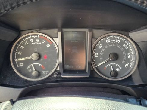 Used 2020 Toyota Tacoma TRD Off-Road w/ TRD Premium Off Road Package AWD/4WD image 19