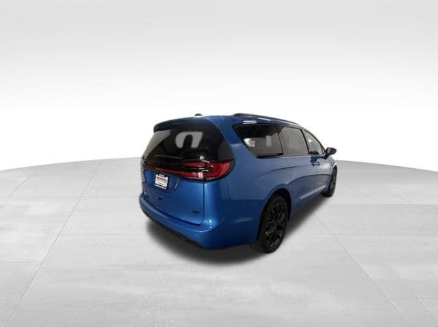 New 2027 Chrysler Pacifica Select AWD/4WD image 6