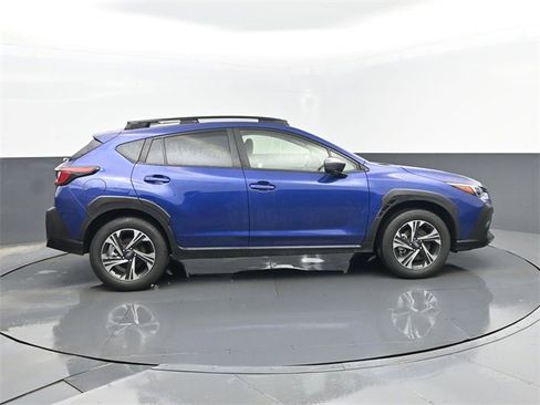 Used 2024 Subaru Crosstrek 2.0i Premium image 4