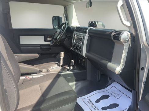 Used 2007 Toyota FJ Cruiser 4WD image 8