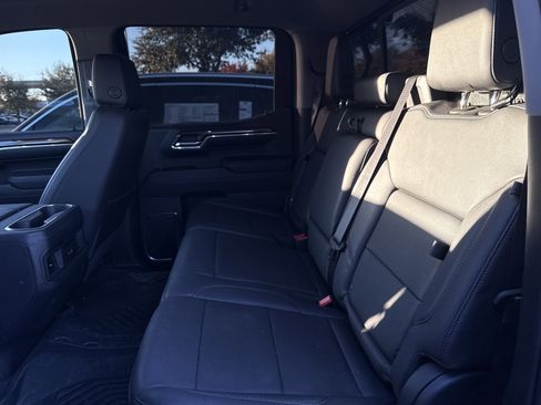 Used 2024 Chevrolet Silverado 1500 LT Trail Boss w/ LT Trail Boss Premium Package image 31