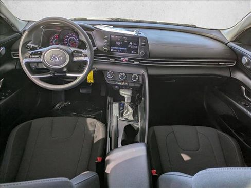 Used 2021 Hyundai Elantra SE image 16