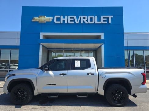 Used 2025 Toyota Tundra SR5 w/ SR5 Convenience Package AWD/4WD image 2