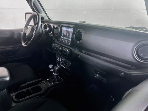 Used 2023 Jeep Gladiator Sport AWD/4WD image 28