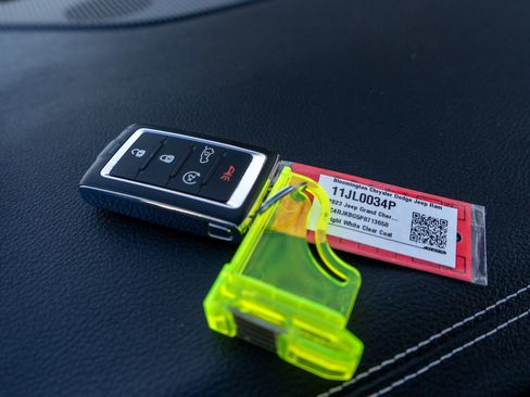 Used 2023 Jeep Grand Cherokee L Limited w/ Luxury Tech Group II image 32