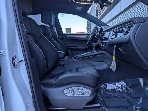 Certified 2026 Porsche Macan AWD/4WD image 26