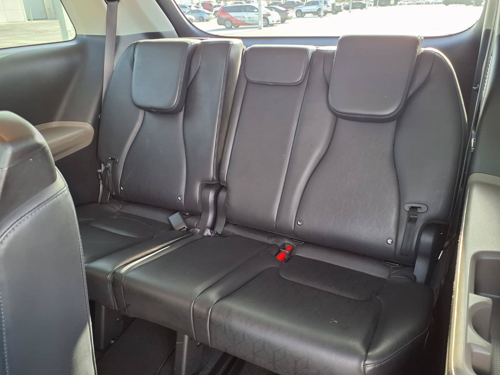 Used 2025 Kia Carnival FWD image 26