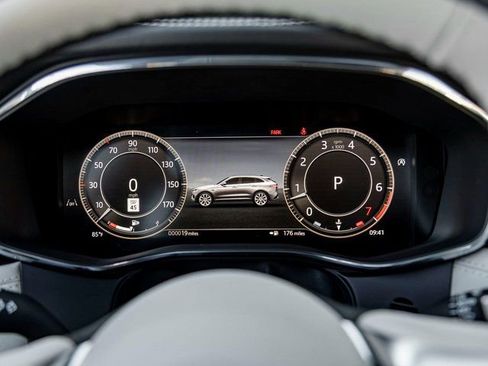 New 2026 Jaguar F-PACE R-Dynamic S image 17