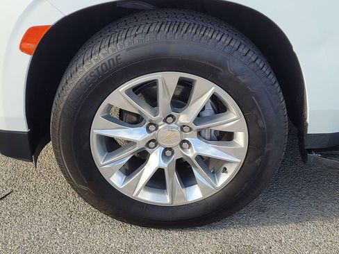 Used 2023 Chevrolet Suburban Premier image 11