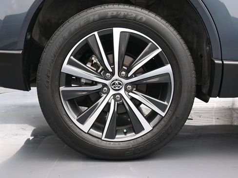 Used 2024 Toyota Venza LE AWD/4WD image 18