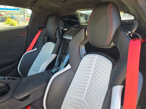 Used 2023 Chevrolet Corvette 3LT w/ Z51 Performance Package image 9