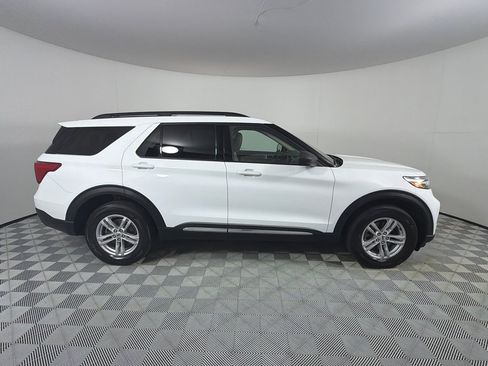 Used 2022 Ford Explorer XLT w/ Equipment Group 202A AWD/4WD image 4
