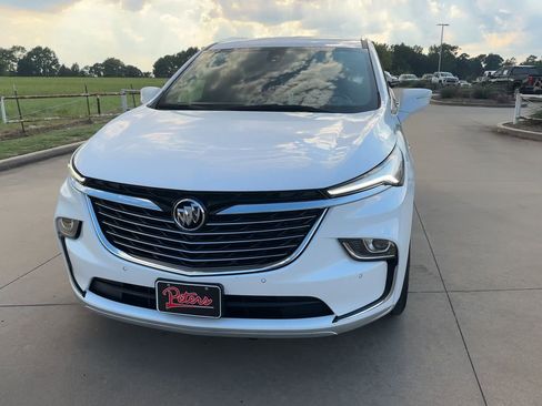 Used 2024 Buick Enclave Premium image 4