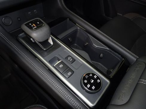 New 2025 Nissan Pathfinder Platinum image 18