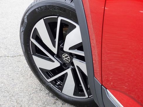 Certified 2025 Volkswagen Atlas SEL image 11